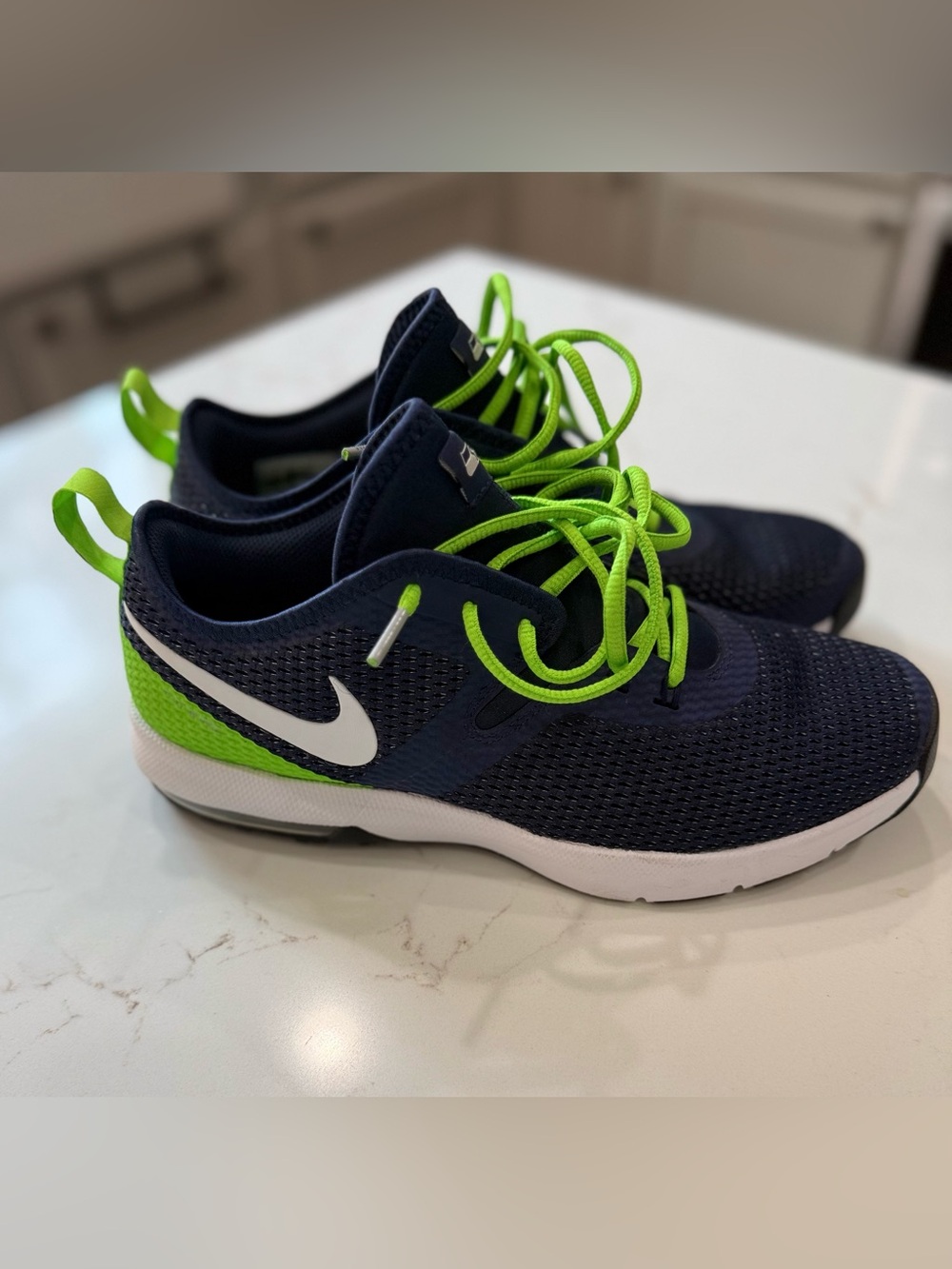 Men’s Seattle Seahawks Nike Navy & Neon Green Athletic Sneakers Size 10 Like New